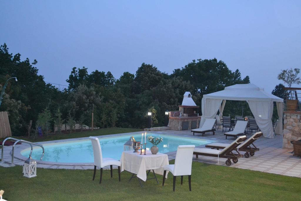 Evmorfes Villas Polygyros Номер фото